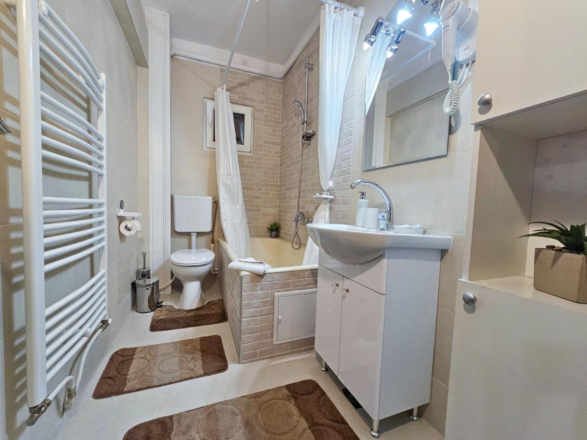 Central Park Apartment Турда Экстерьер фото
